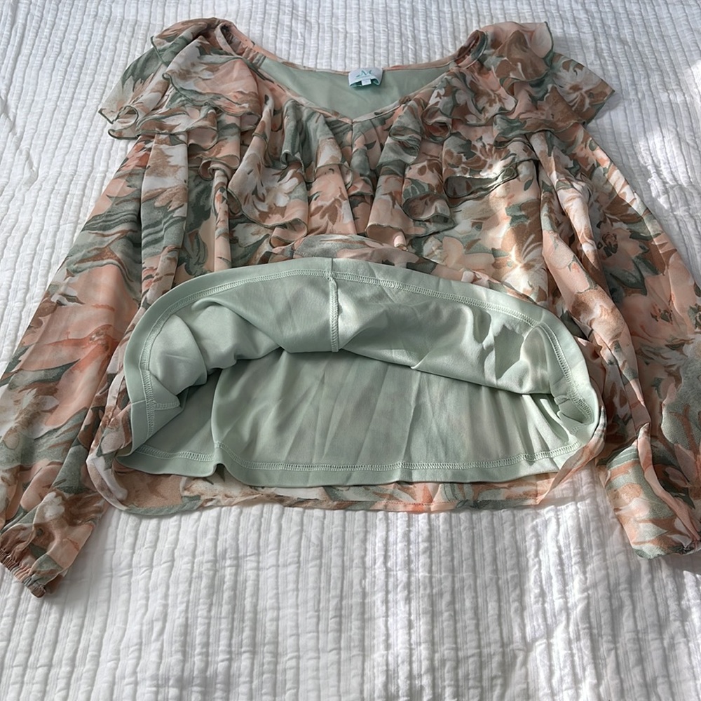 Mint Julep Ruffle Blouse - Picture 5 of 7